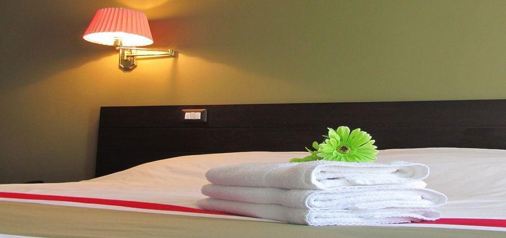 Hotel Ramada Inn Сан-Сальвадор Екстер'єр фото